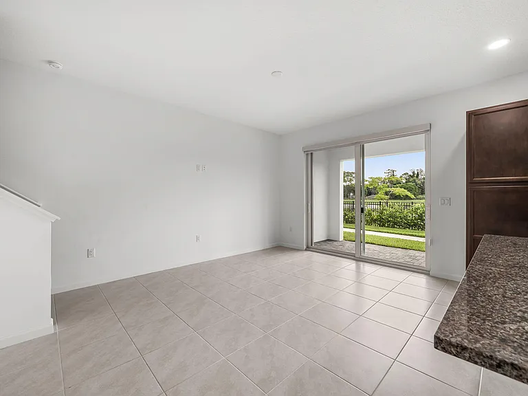 4440 Longwood Lake Sq — Photo 15