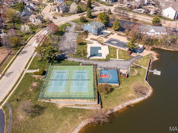 260 Waterside Dr, Grover, MO 63040