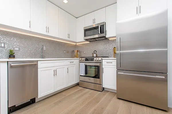 Rented by Bravado Real Estate LLC | media 16