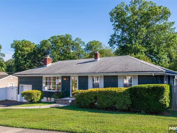 142 Manhattan Ave, Waldwick, NJ 07463