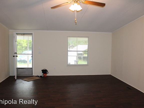 2nd image of 2826 Linwood Cres