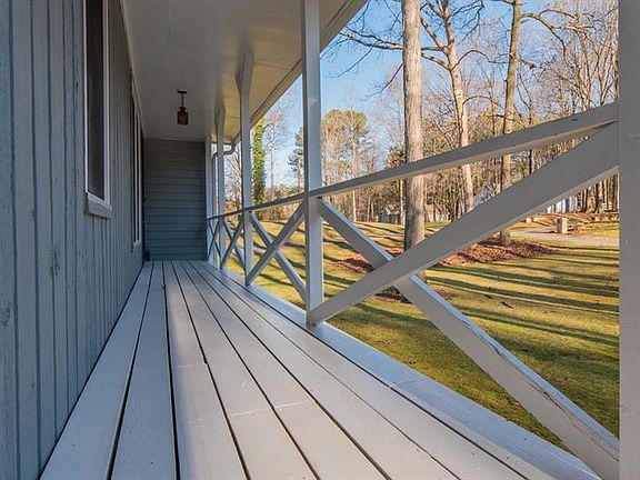 4th image of 411 Buckingham Cir