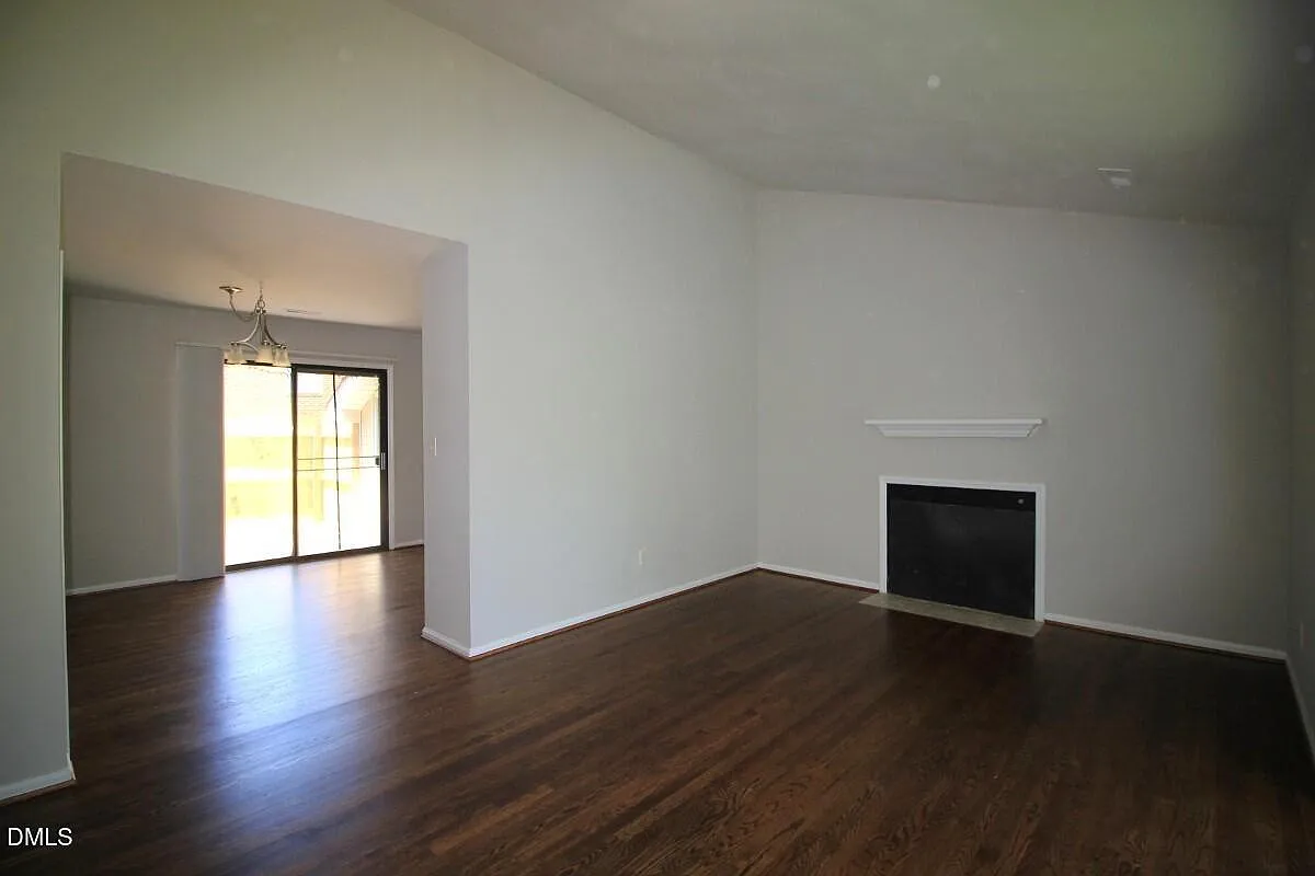 2 bed, 2.0 bath, 950 sqft, $1,395 — Photo 4