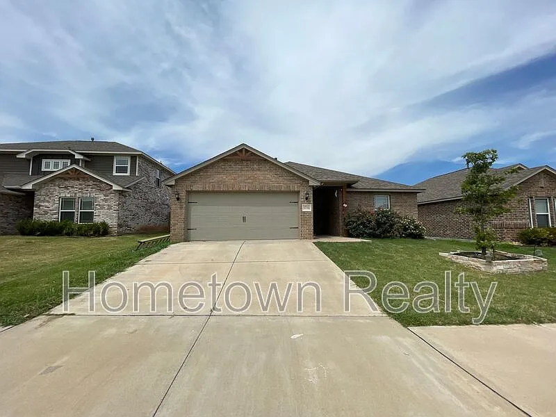 3 bed, 2.0 bath, 1405 sqft, $1,650 — Photo 2
