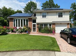 24 Gordon Dr, Williston Park, NY 11596