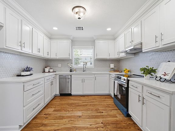 4th image of 2616 Timber Ln