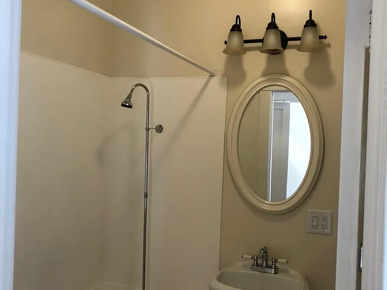 1334 E 2nd St #5 — Photo 10