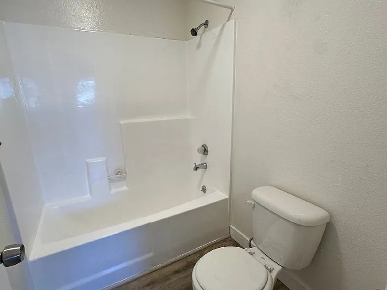 2226 Lewis Ave — Photo 9