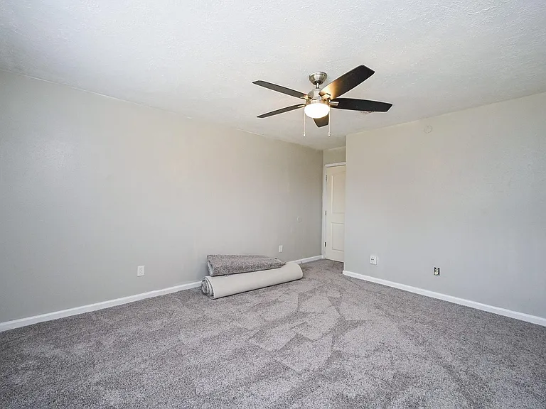 1114 Blue Diamond Dr — Photo 11