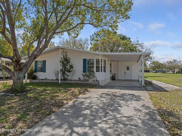 7482 Dinsmore St, Brooksville, FL 34613