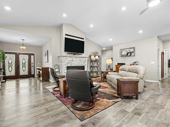 5th image of 1501 Woodlands Way SE