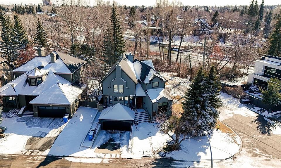 1st image of 955 E Rideau Rd SW