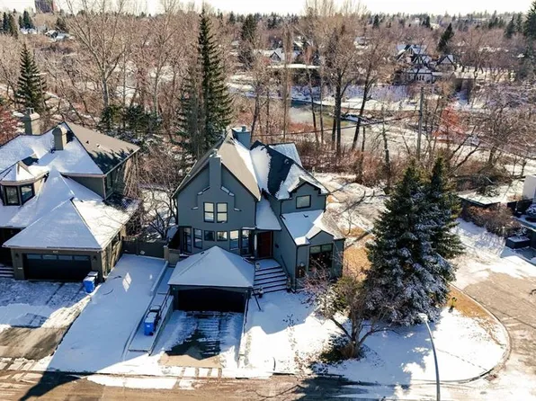 955 E Rideau Rd SW, Calgary, AB T2S 3A7