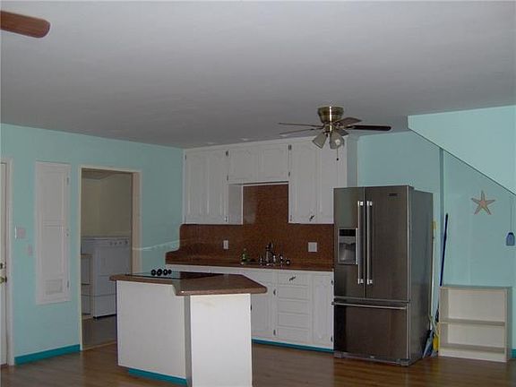 2nd image of 537 N Shore Dr