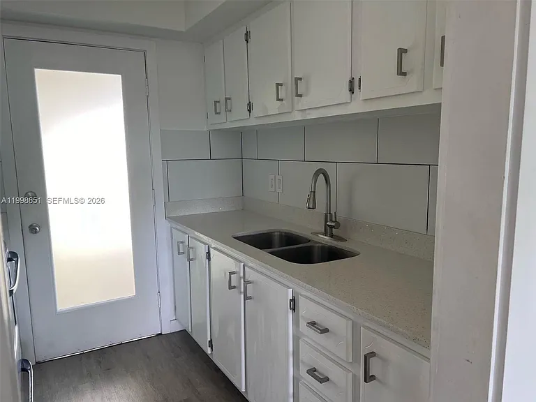 1350 E Sample Rd #306 — Photo 5