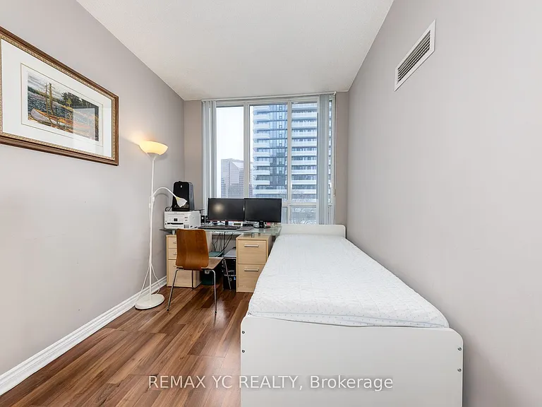 28 Byng Ave #802 — Photo 15