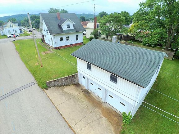 5th image of 135 Connersville Ave