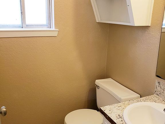 5th image of 3007 Lake Rd APT A