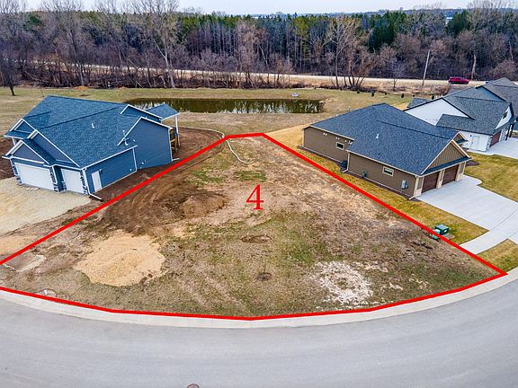 3rd image of 592 Kodiak Dr NW