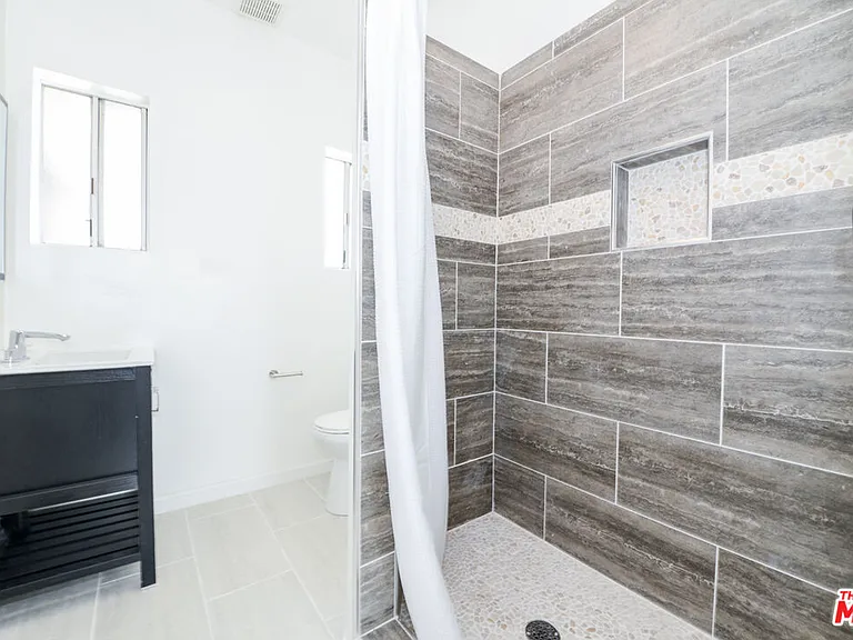 527 N Cummings St — Photo 7
