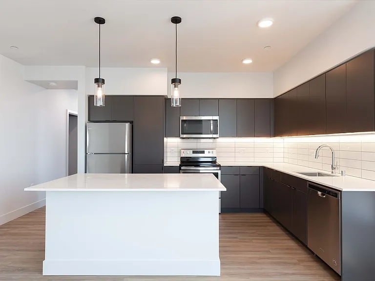 Adell Apartments — Photo 57