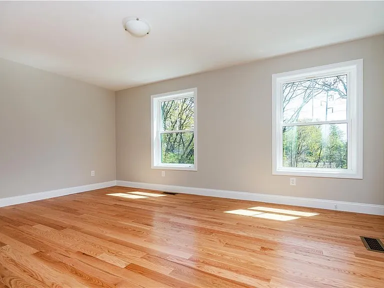81 Cadora Ave — Photo 20