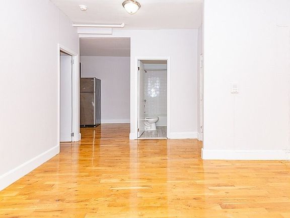 3rd image of 1341 Putnam Ave #C1