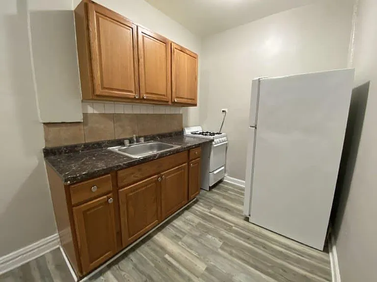 3935 W Diversey — Photo 13