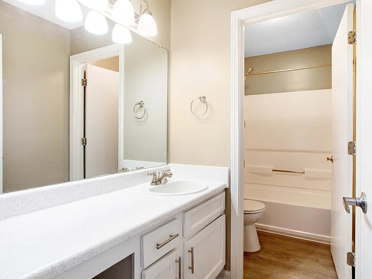 The Waverly Apartments — Photo 16