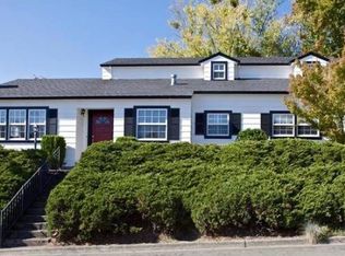 2025 Woodside Dr, Santa Rosa, CA 95404