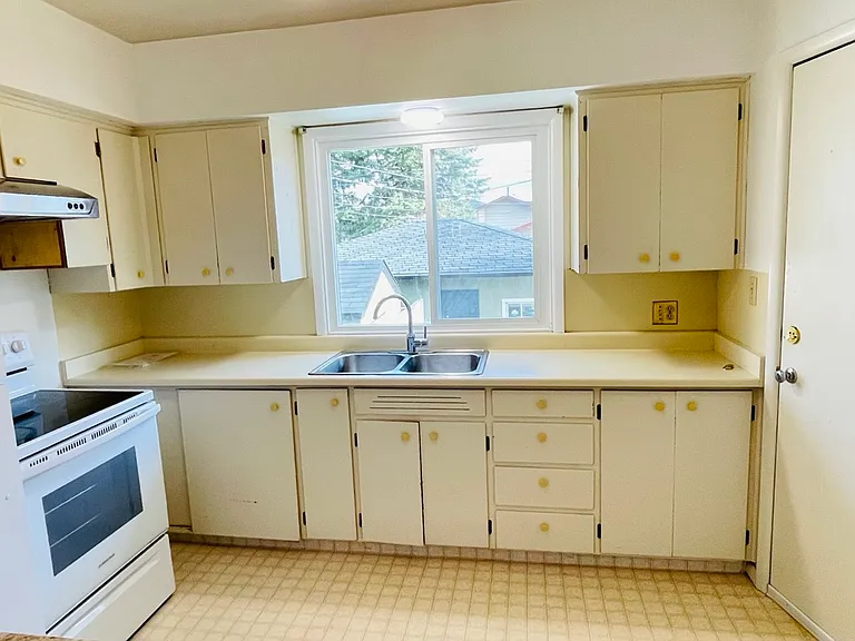 2015 18th Ave NW #A — Photo 4
