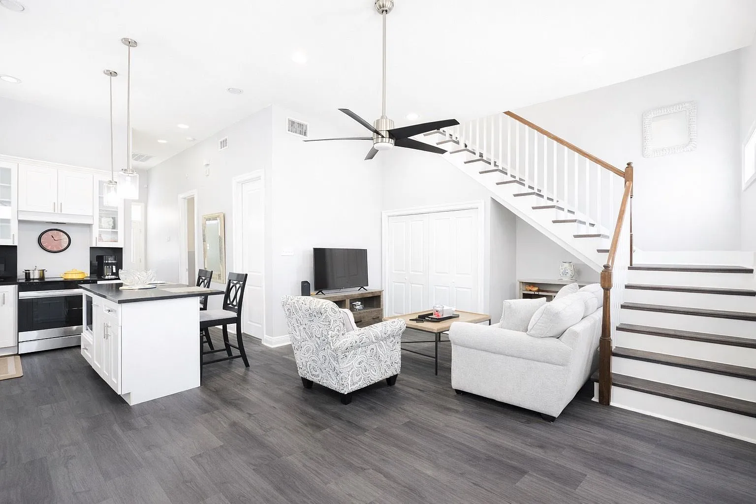 3 bed, 1403 sqft, $2,300 — Photo 3