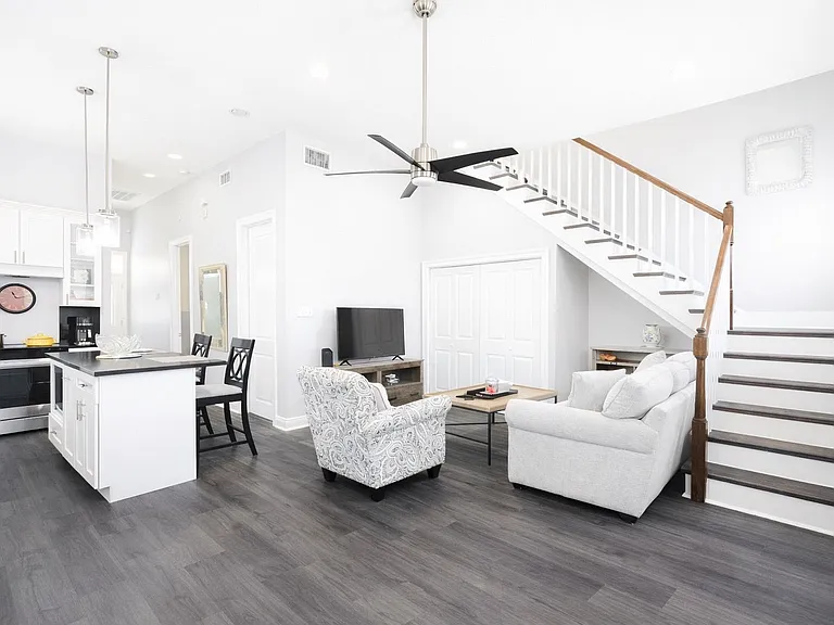 2131 Dumaine St — Photo 3
