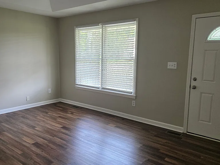 620 Flower Dr — Photo 6