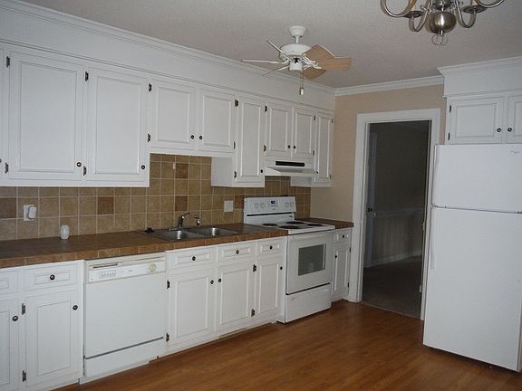 4th image of 539 Chaucer Dr