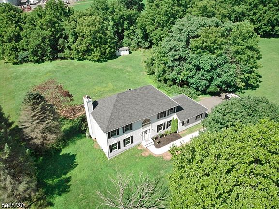 3rd image of 13 Lauren Dr