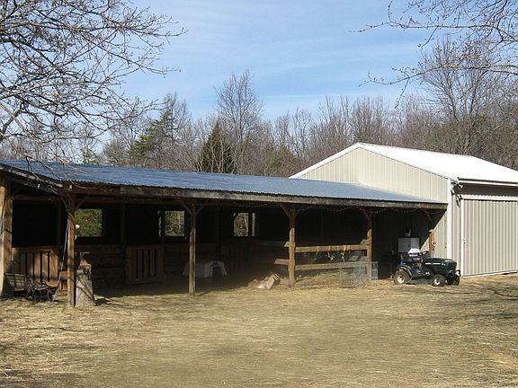 Covered 3 stall Barn