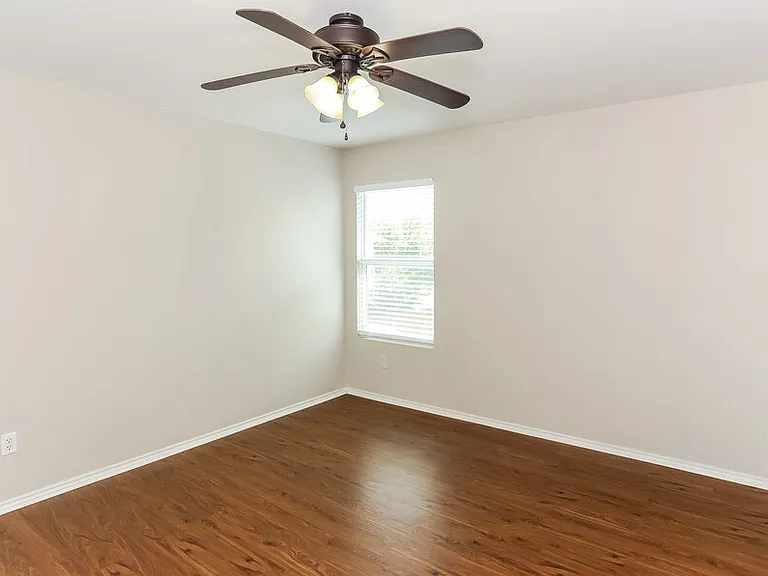 1421 Krista Dr — Photo 13