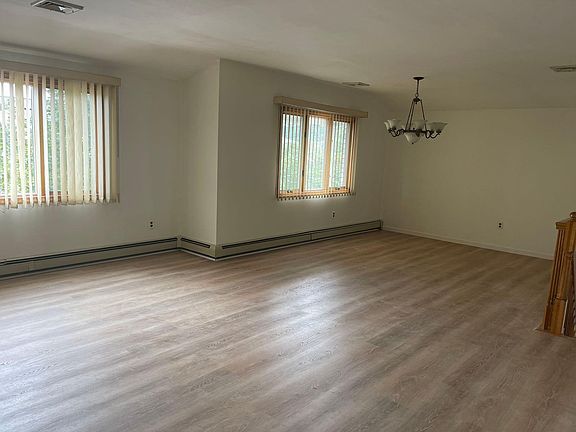 3rd image of 36 Balsam Pl #A