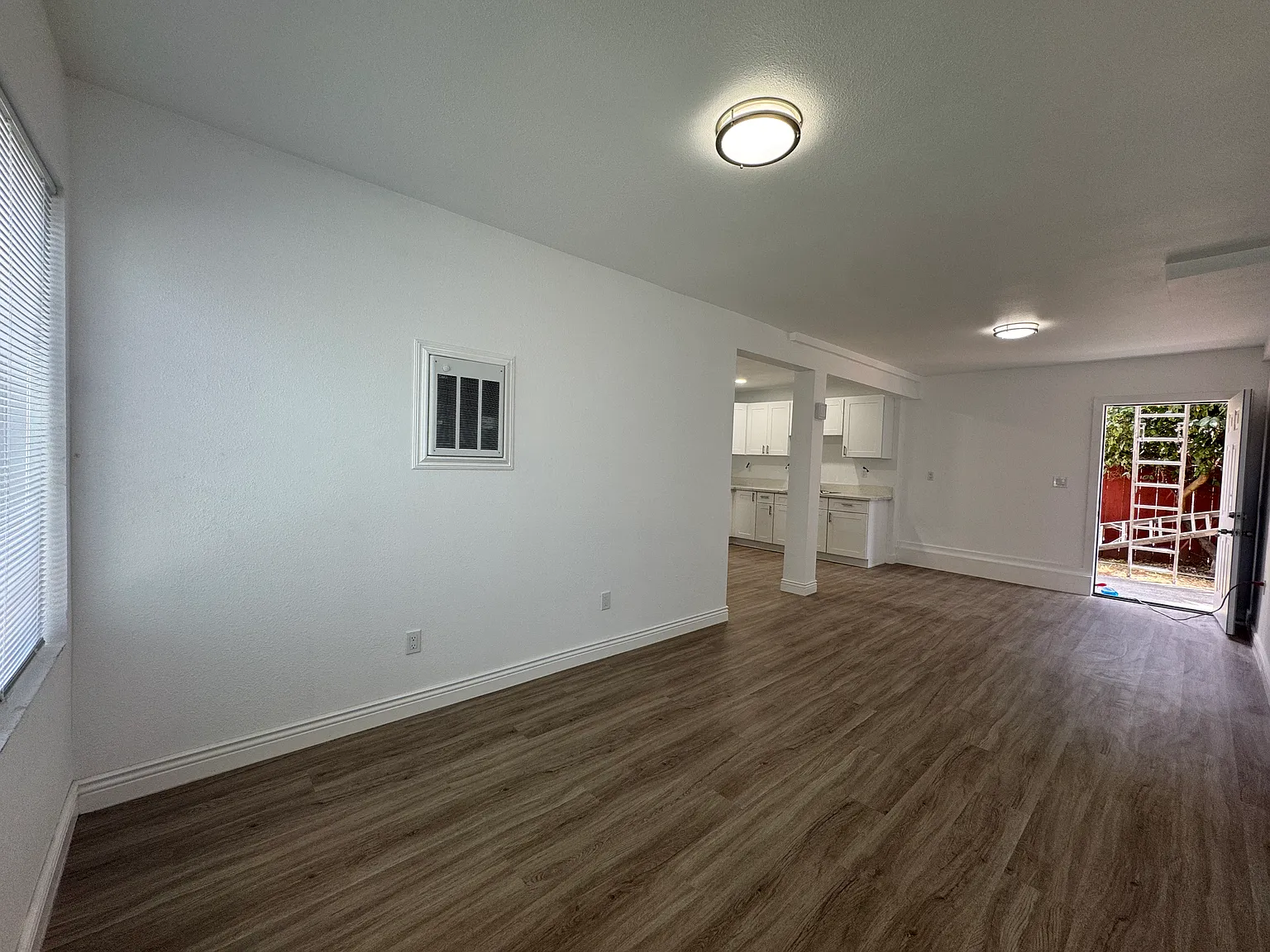 2 bed, 600 sqft, $2,500 — Photo 3