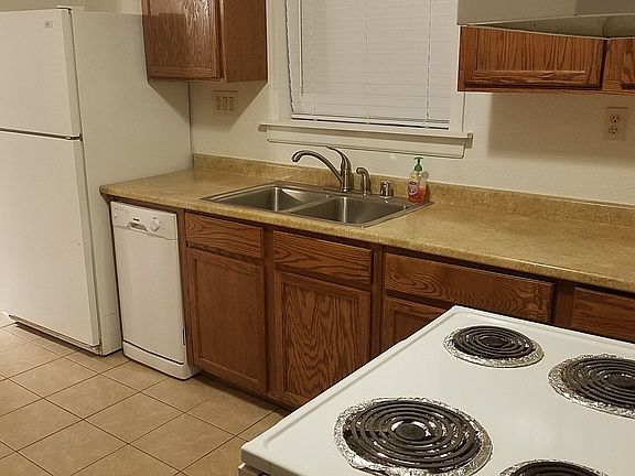 2nd image of 546 Market St