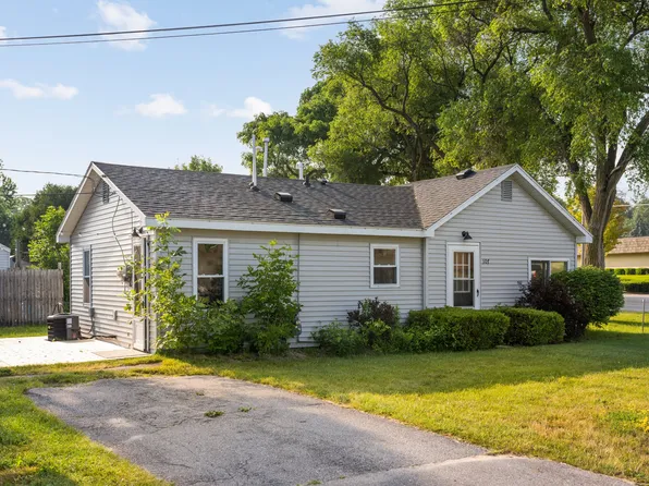 107 Rivershore Dr, Elk Rapids, MI 49629