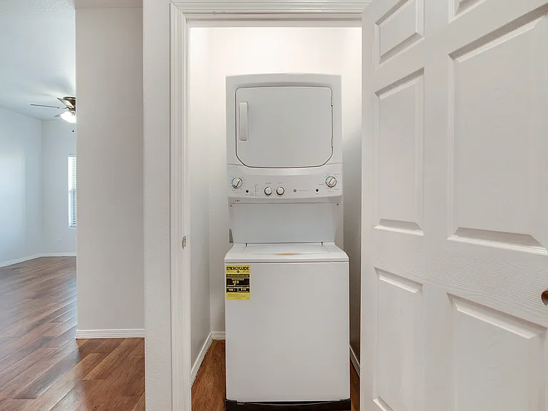 403 - top floor comes with washer-dryer