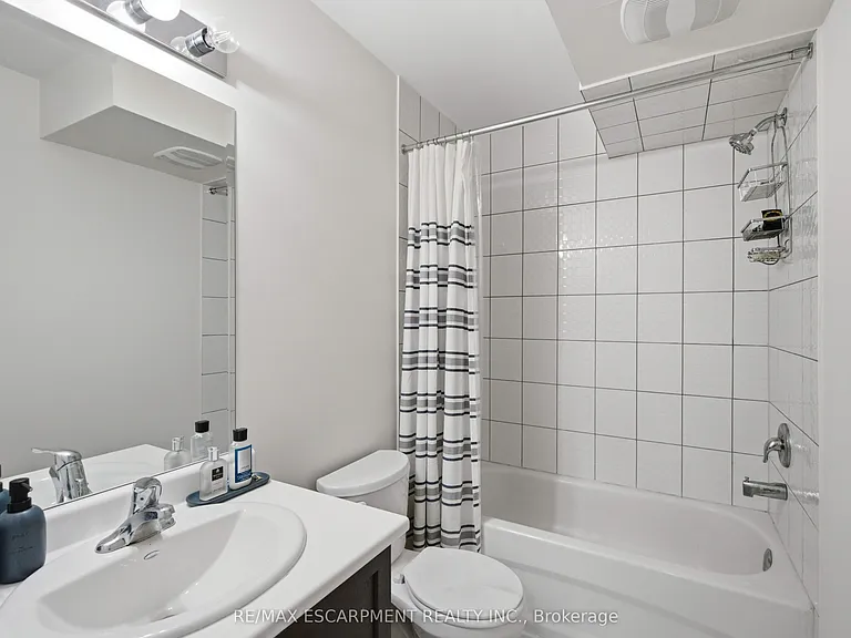 383 Dundas St E #49 — Photo 23
