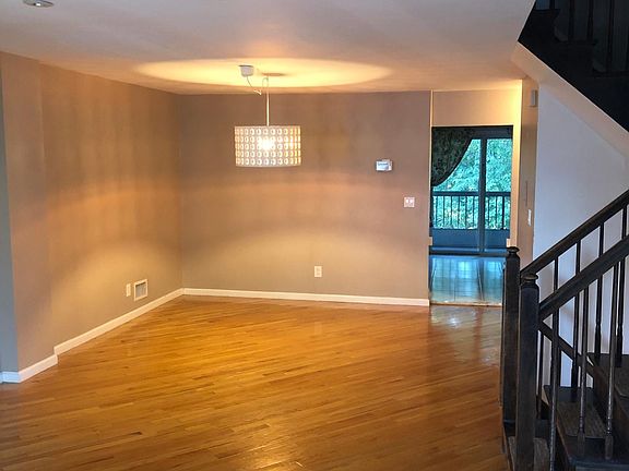 2nd image of 119 Commodore Dr #119