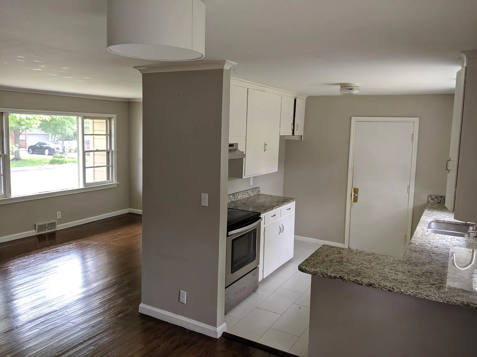 3 bed, 911 sqft, $1,275 — Photo 3