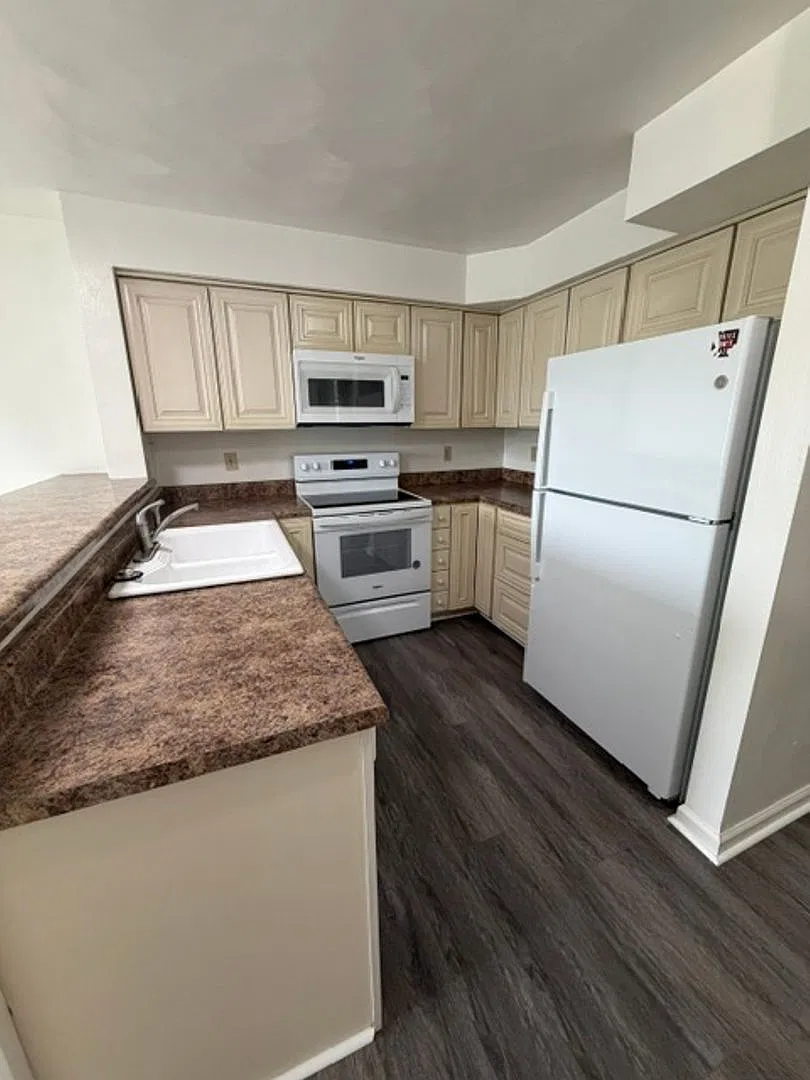 Spacious 4bd/2ba Apartment at Hunters Ridge Condominium — Photo 3
