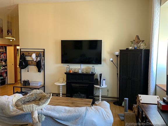 5th image of 31 Willow St #1