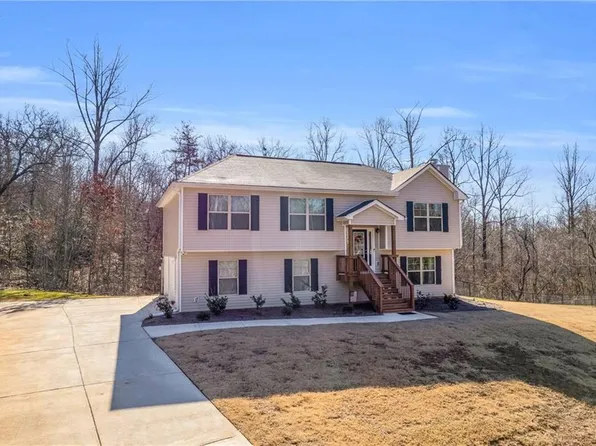 811 Signature Dr, Mount Airy, GA 30563