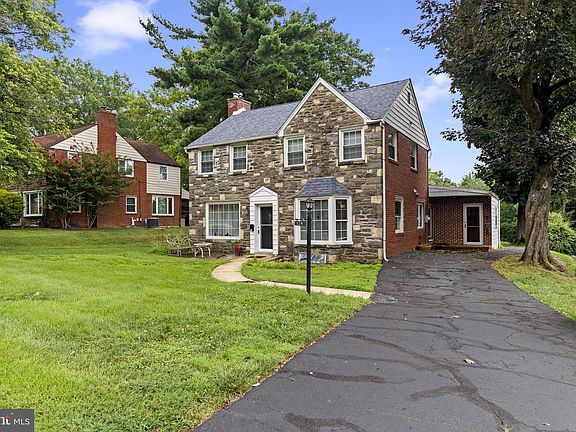 3rd image of 124 Kingston Rd